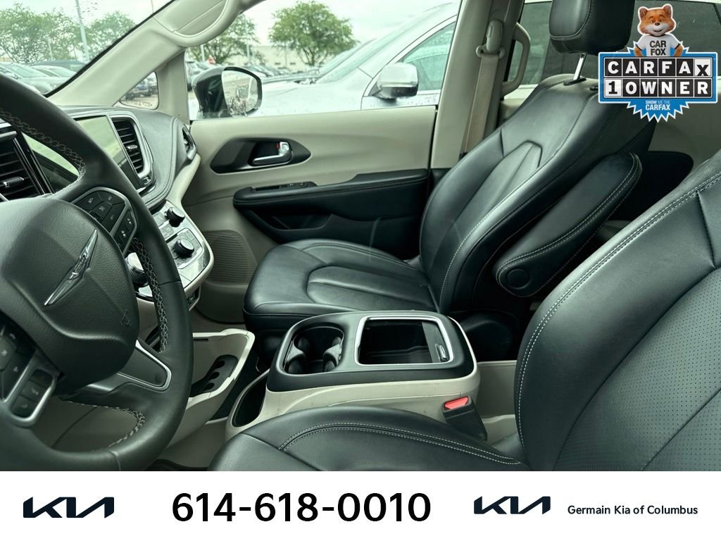 Used 2024 Black Chrysler Select image 7