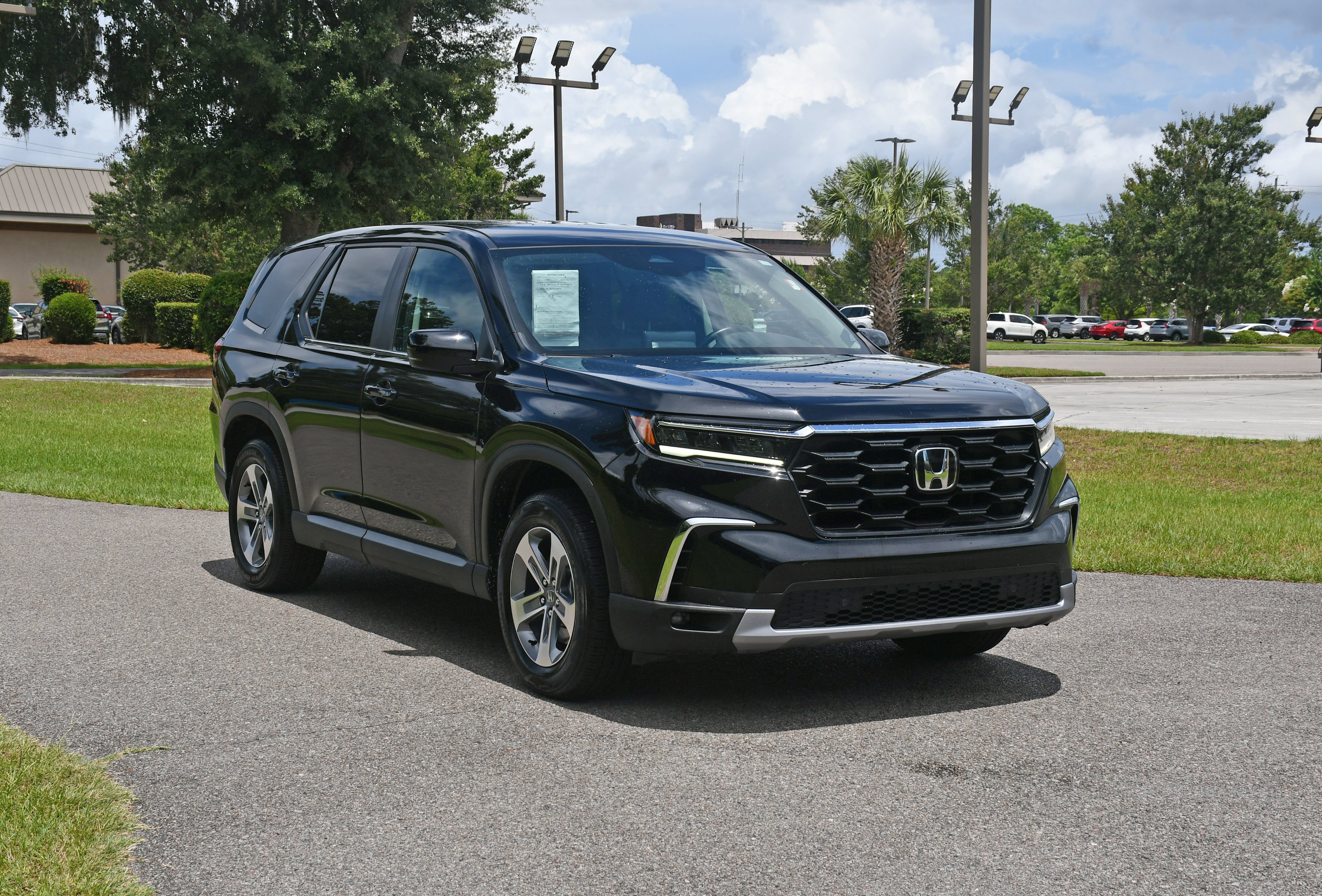 Used 2025 Black Honda EX-L image 6
