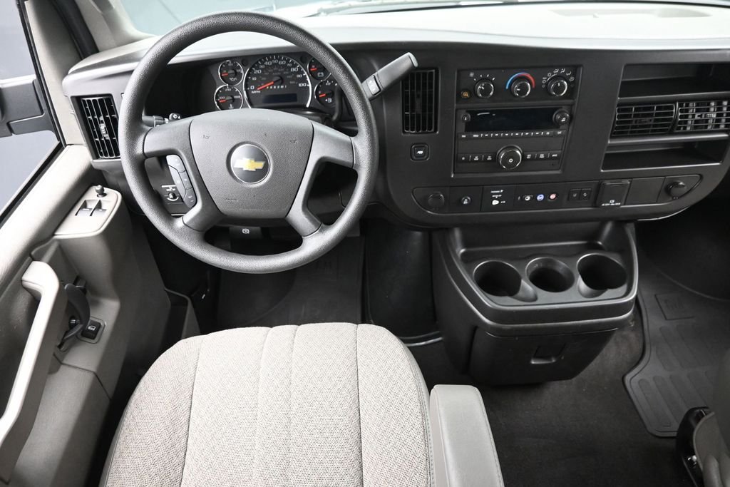 Used 2025 White Chevrolet LT image 12