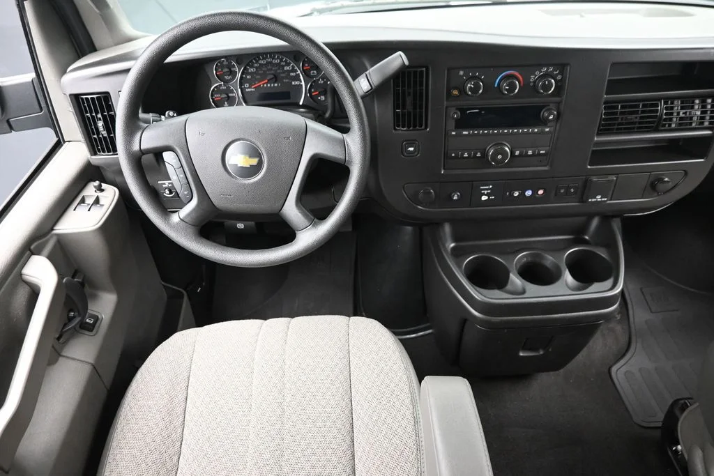 Used 2025 White Chevrolet LT image 12
