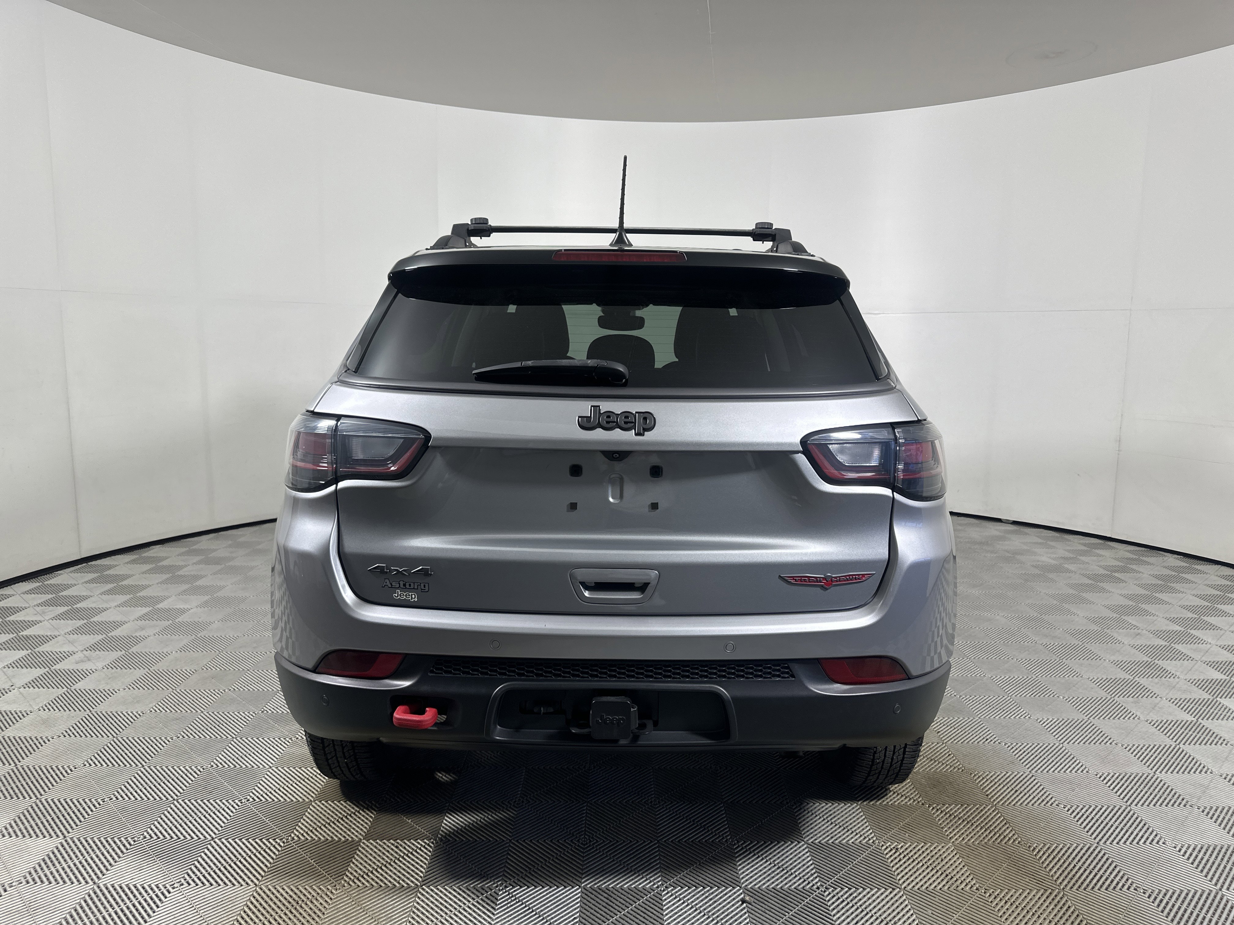 Used 2022 Billet Silver Metallic Clearcoat Jeep Trailhawk image 6