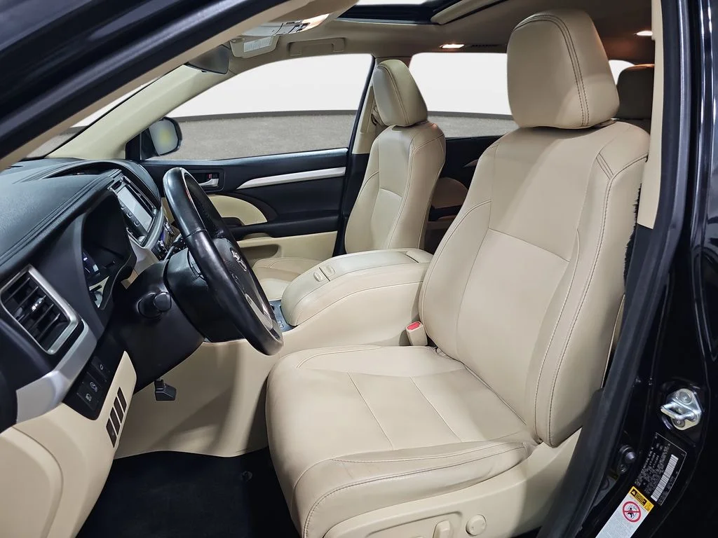 Used 2017 Black Toyota XLE image 17