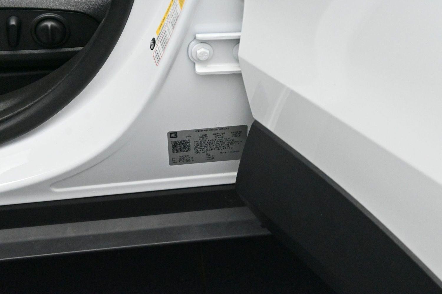 Used 2025 Summit White Chevrolet ACTIV image 35