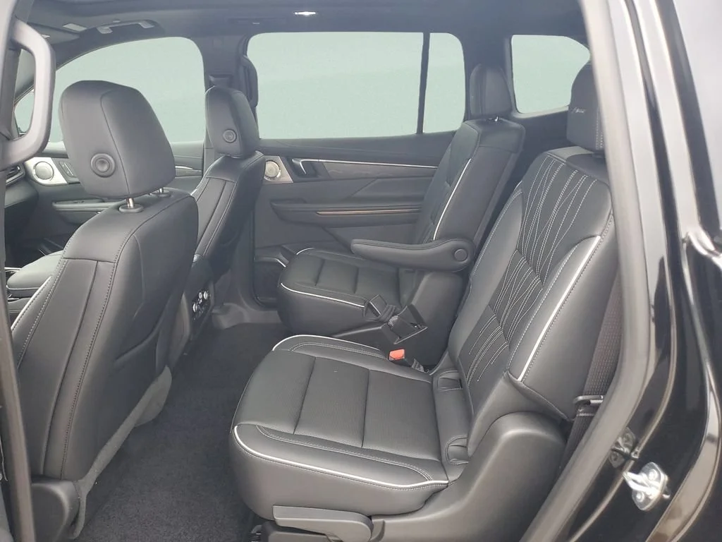 Used 2025 Ebony Twilight Metallic Buick Avenir image 10