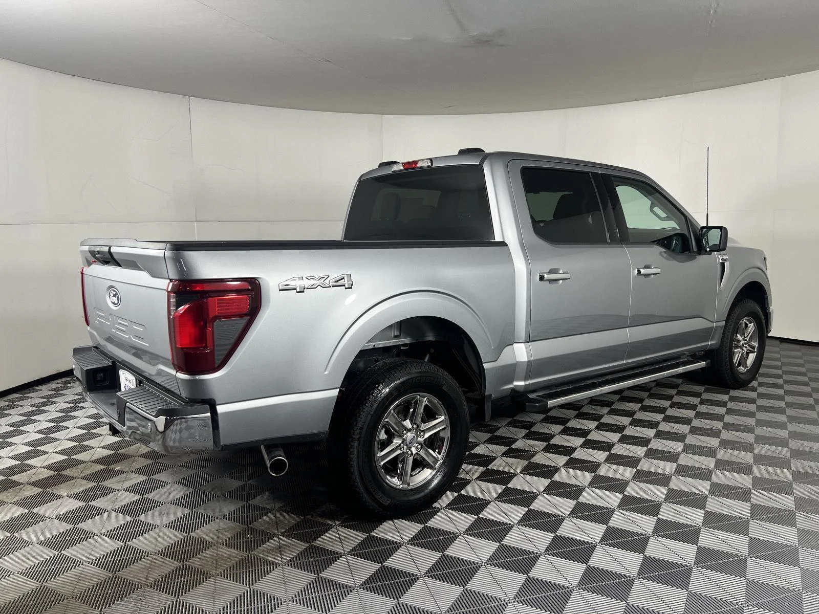 Used 2025 Silver Ford XLT image 18