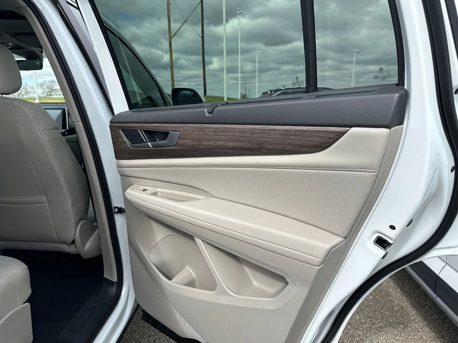 New 2026 White/off-white Volkswagen 2.0T SEL image 37
