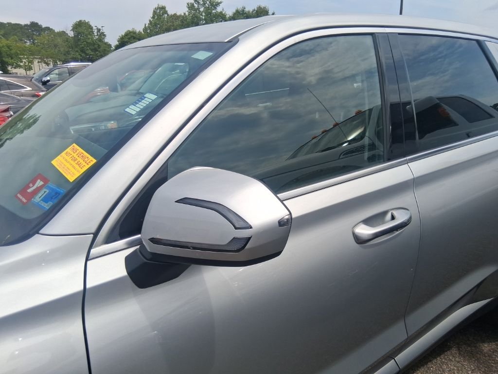 Used 2023 Silver Hyundai SE image 8