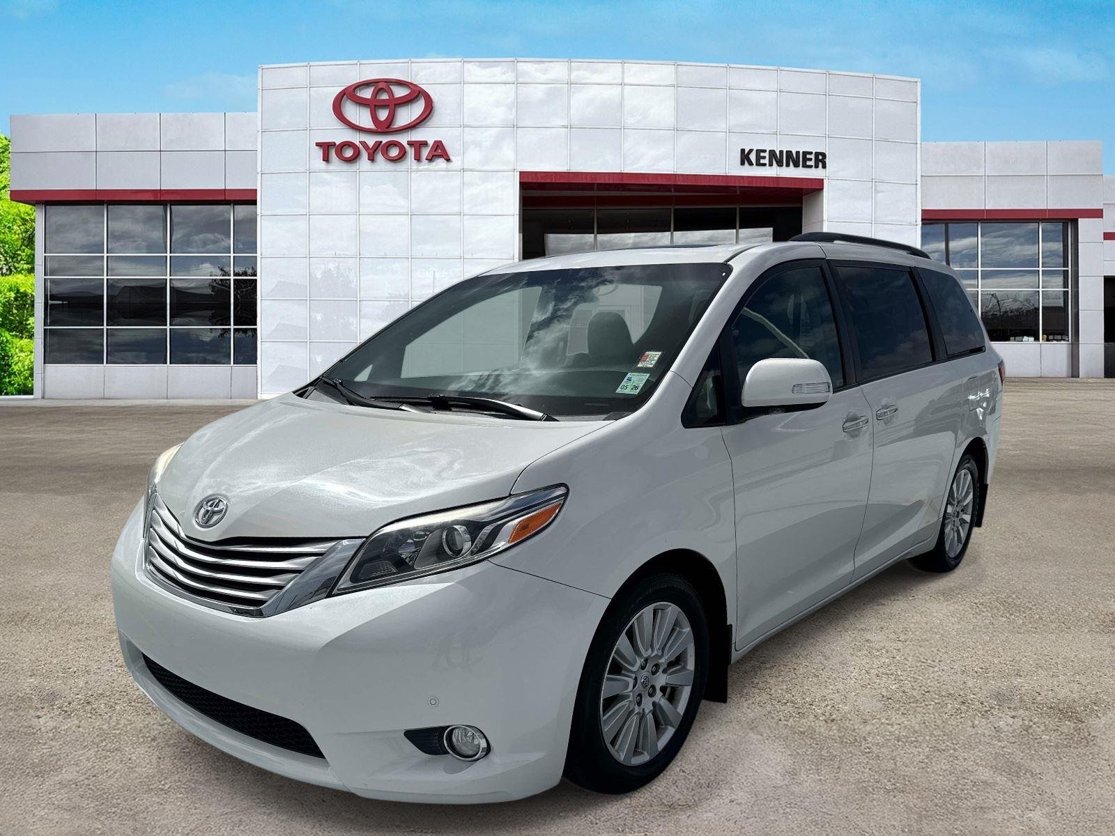 Used 2017 Blizzard Pearl Toyota Limited 7-Passenger image 3