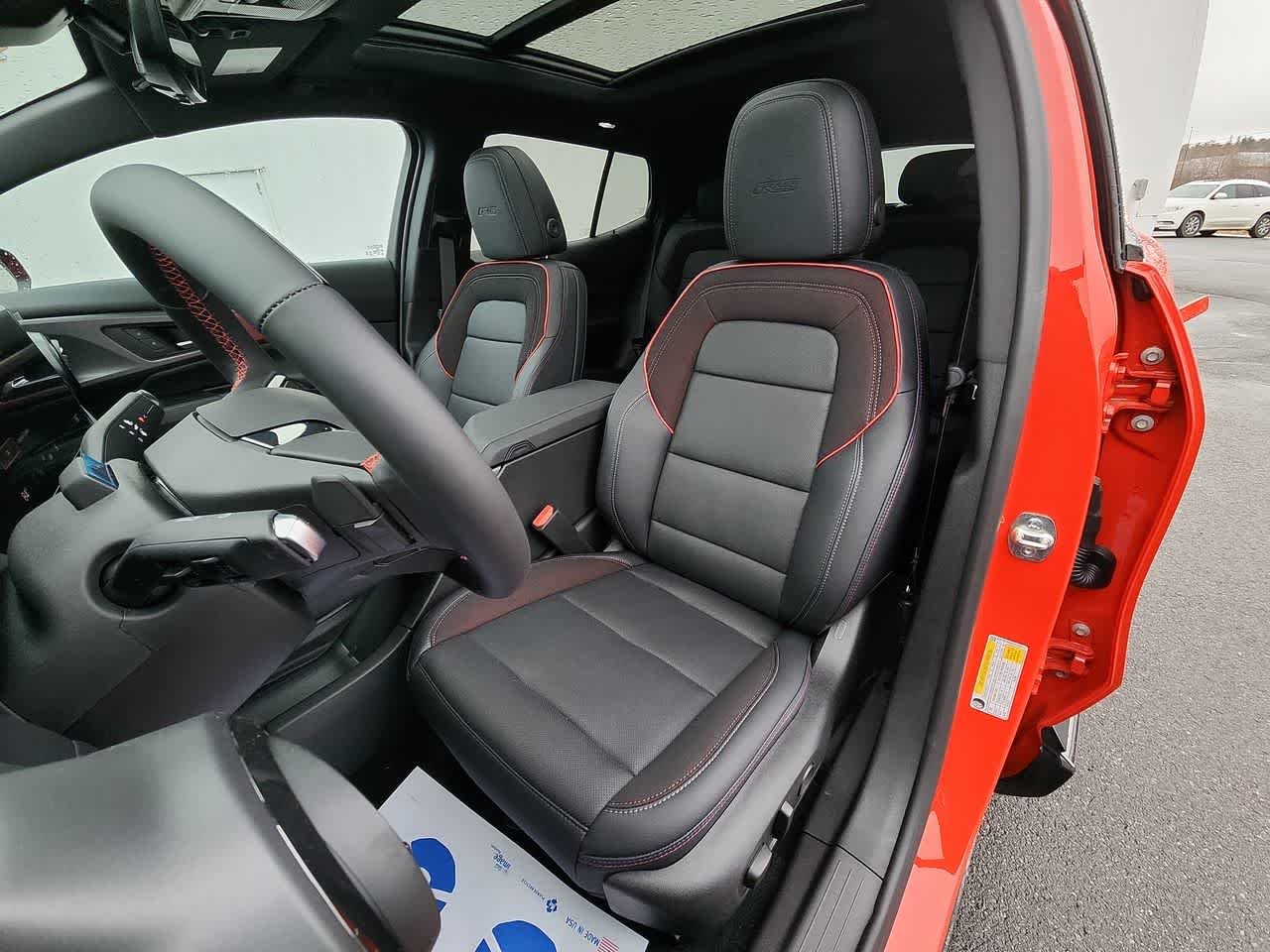 2025 Chevrolet Equinox EV RS - Photo 13