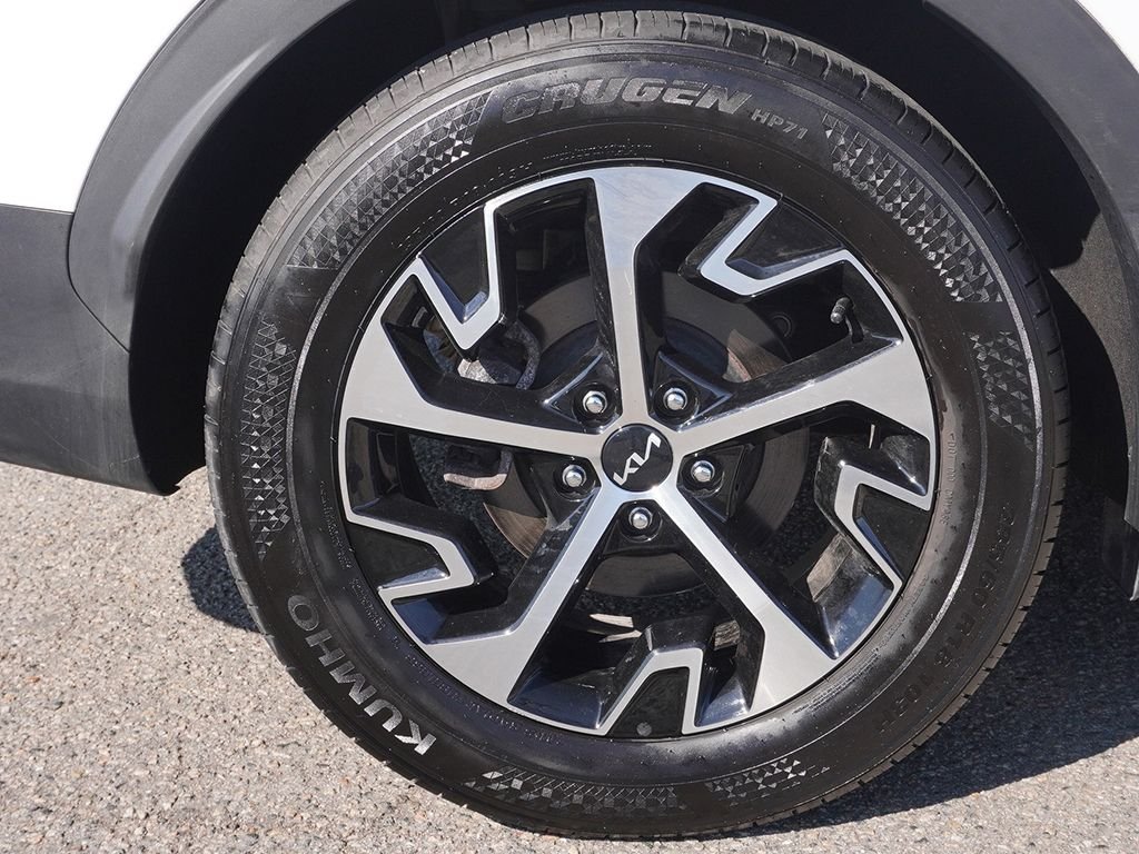 Used 2023 White Kia EX image 20