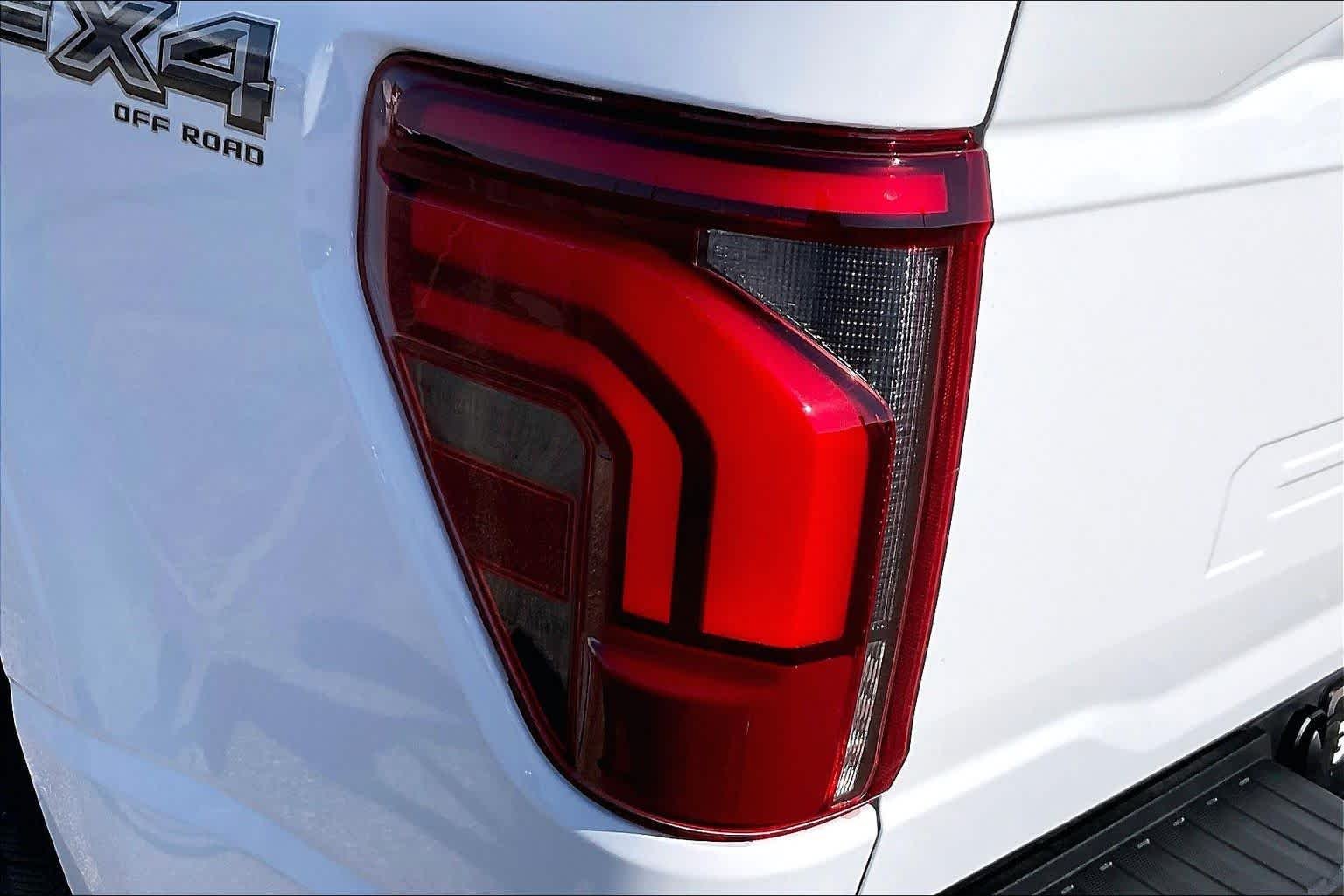 New 2026 Oxford White Ford LARIAT image 14