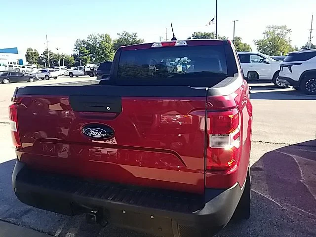 Used 2025 Red Ford XLT image 19