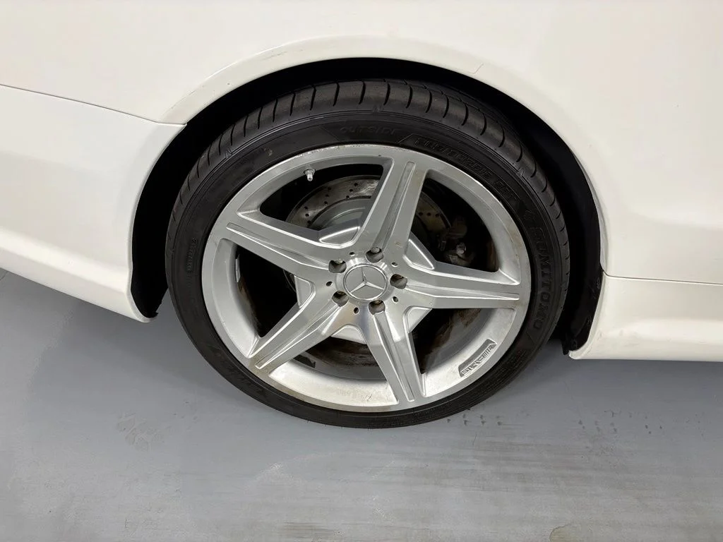 Used 2009 Diamond White Metallic Mercedes-Benz SL 550 image 11