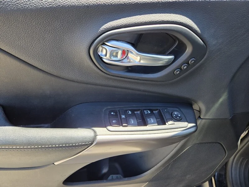 Used 2019 Black Jeep Limited image 17