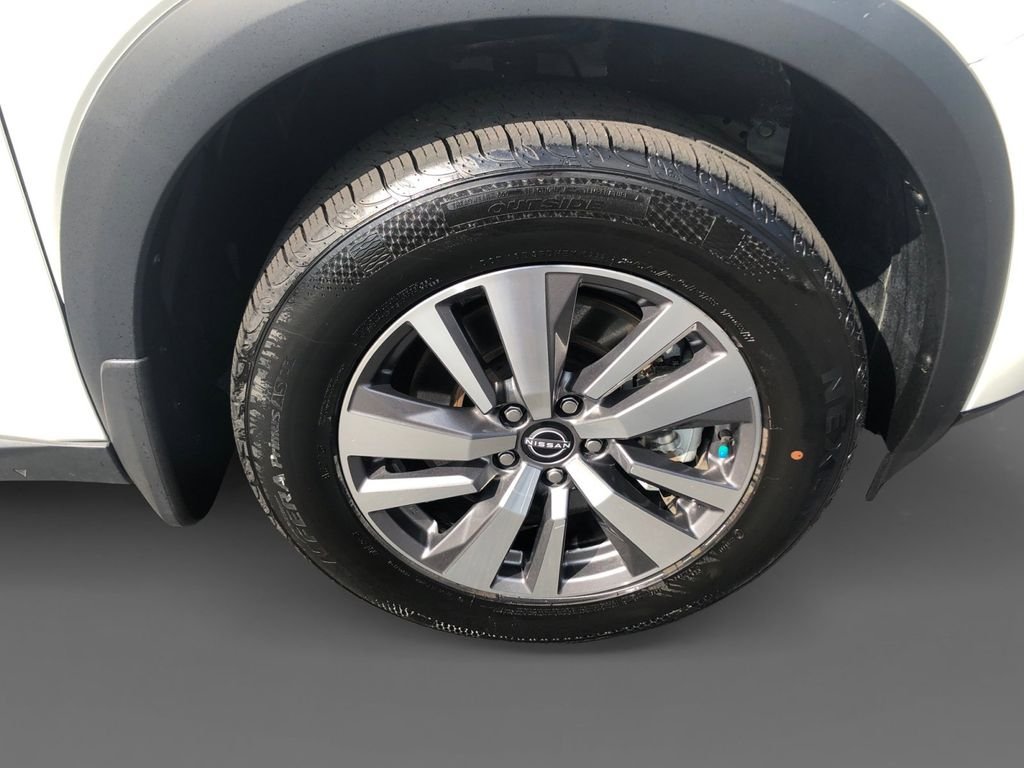 Used 2023 White Nissan SL image 16