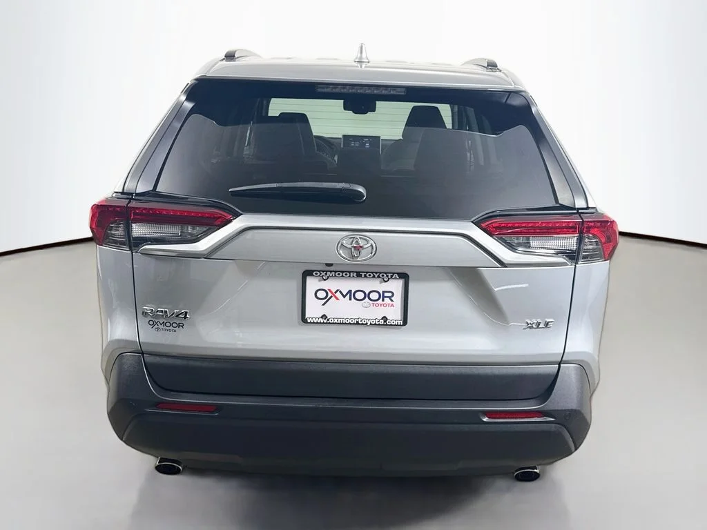 Certified Used 2019 Silver Sky Metallic Toyota XLE Premium image 6