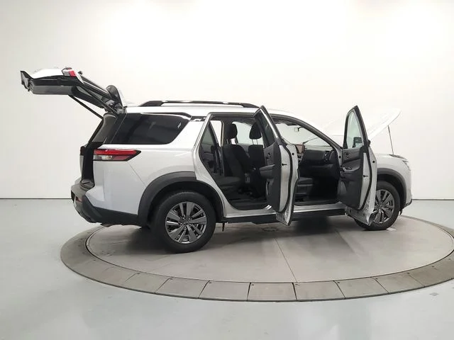 Used 2025 Silver Nissan SV image 15