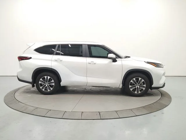 Used 2024 Beige Toyota XLE image 9