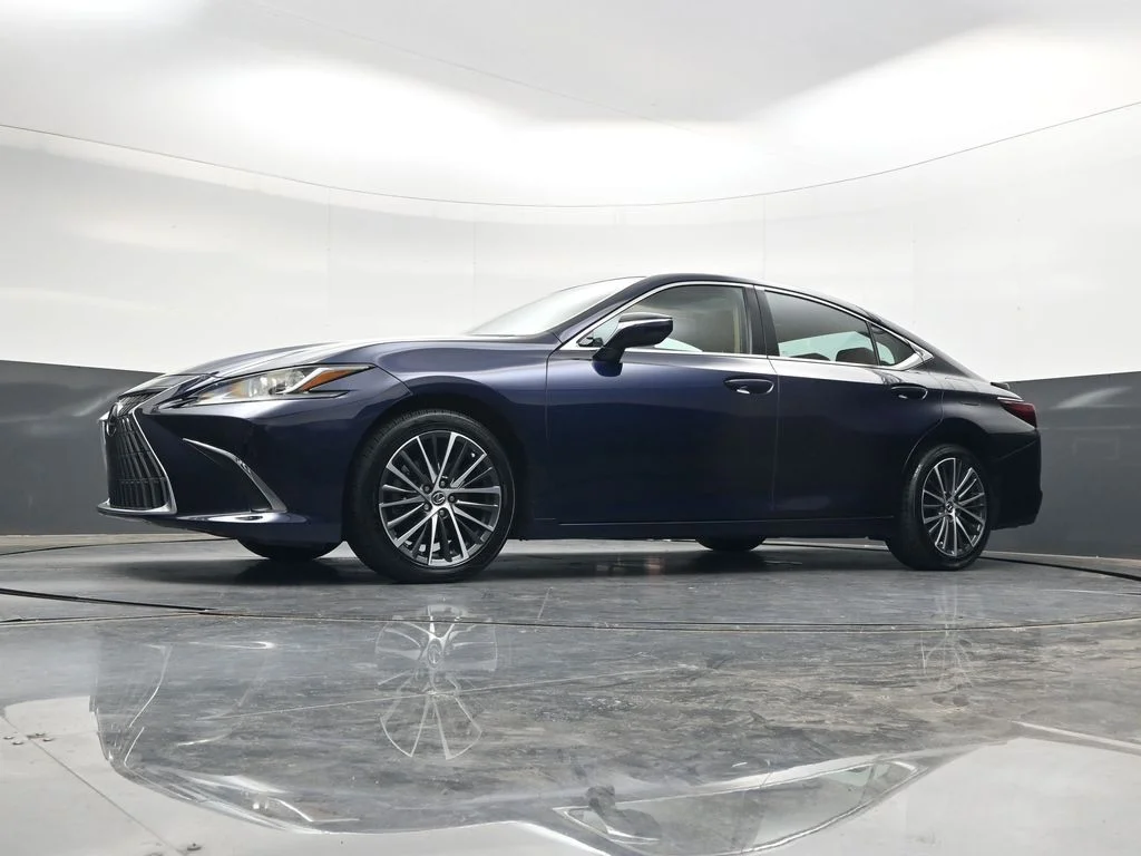 Used 2023  Lexus 350 image 43
