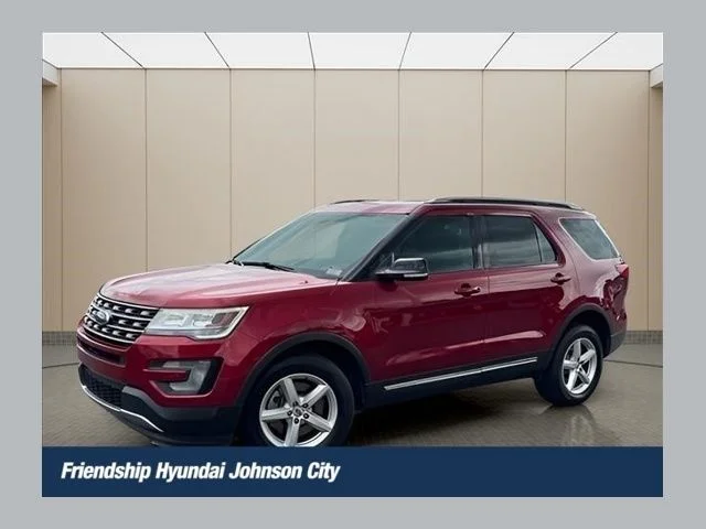 Used 2017 Red Ford XLT image 1