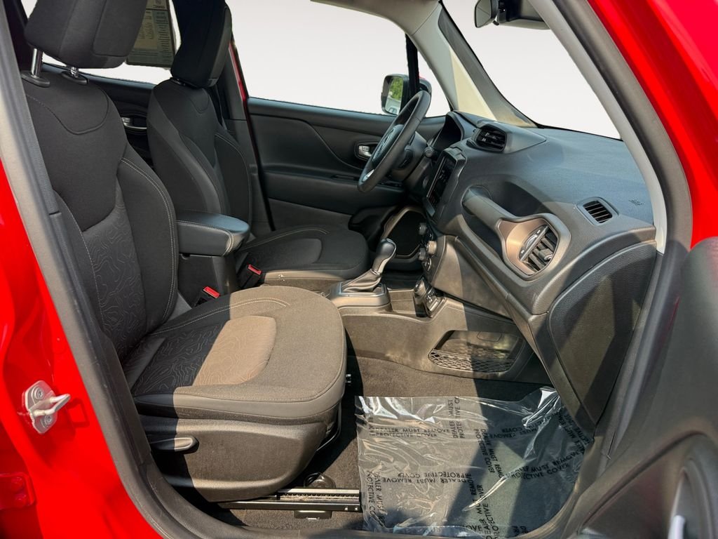 Used 2023 Red Jeep Latitude image 15