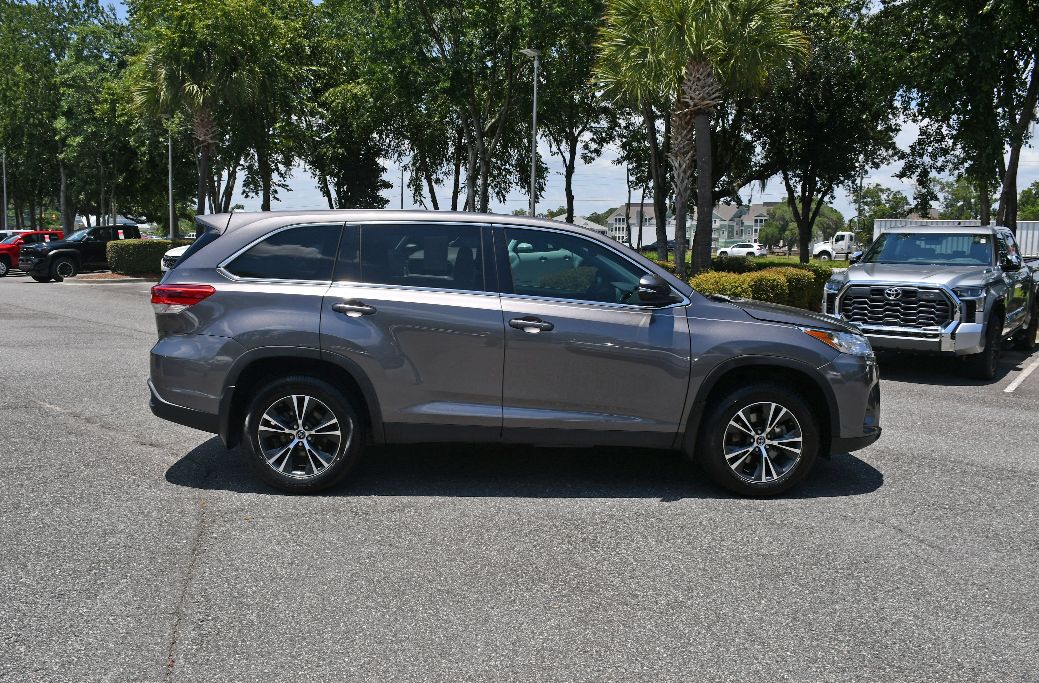 Used 2019 Gray Toyota LE image 4