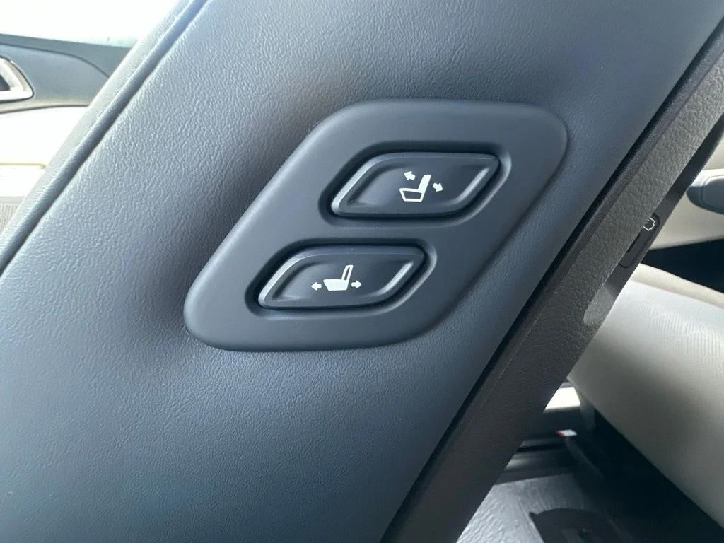 New 2026 White Kia EX image 12