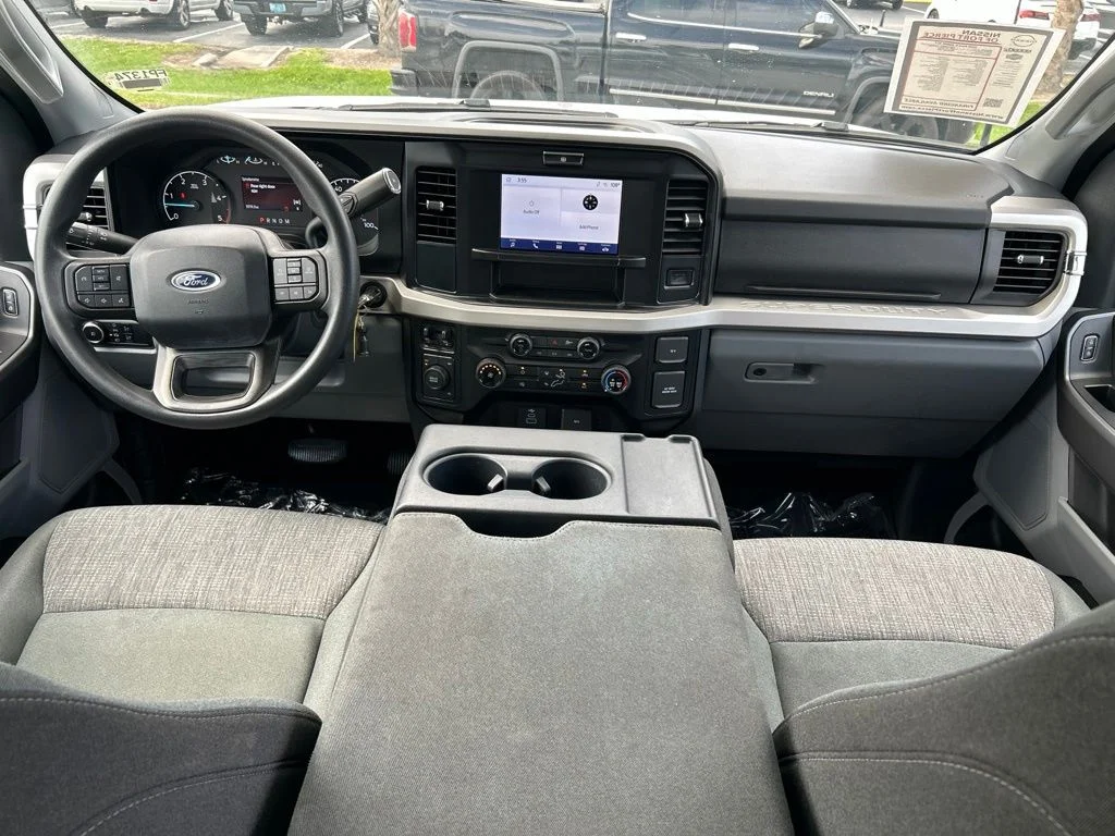 Used 2025 Oxford White Ford XLT image 11