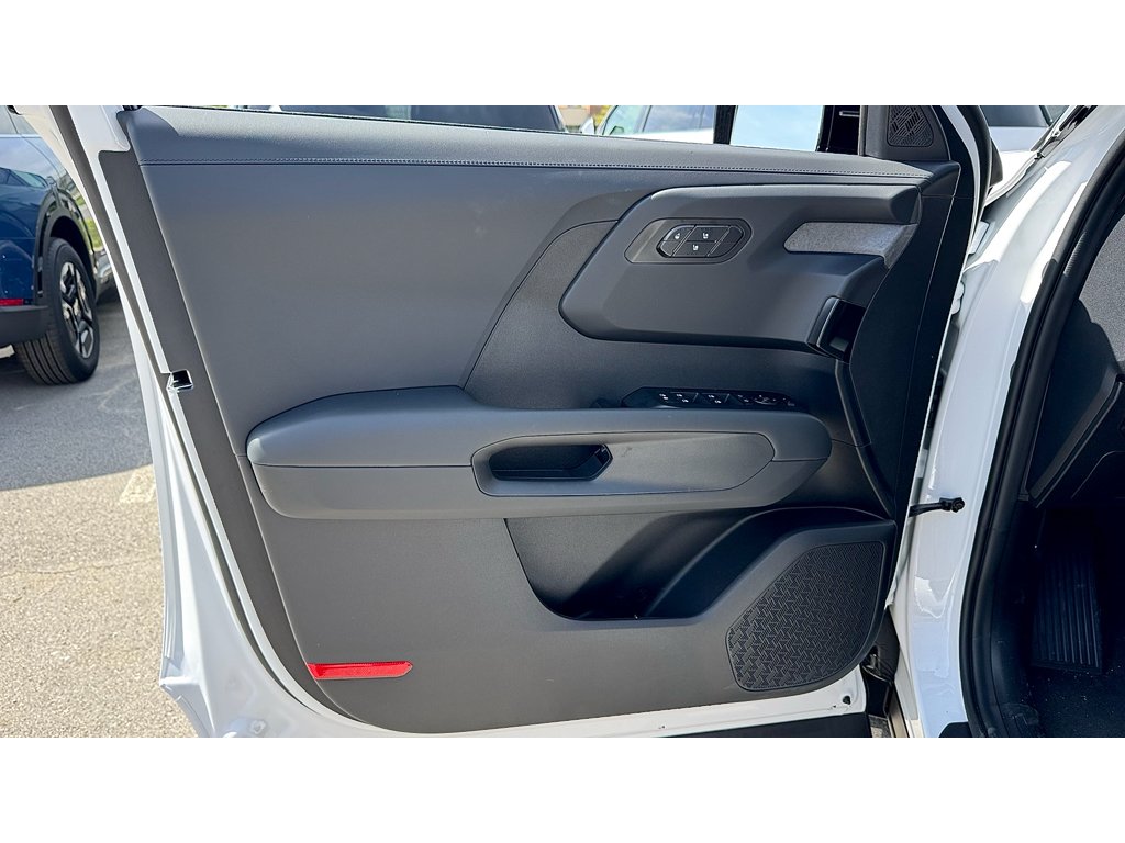 New 2027 Glacial White Pearl Kia X-Line EX image 24
