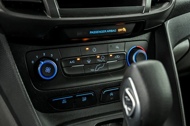 Used 2022 Frozen White Ford XL image 22