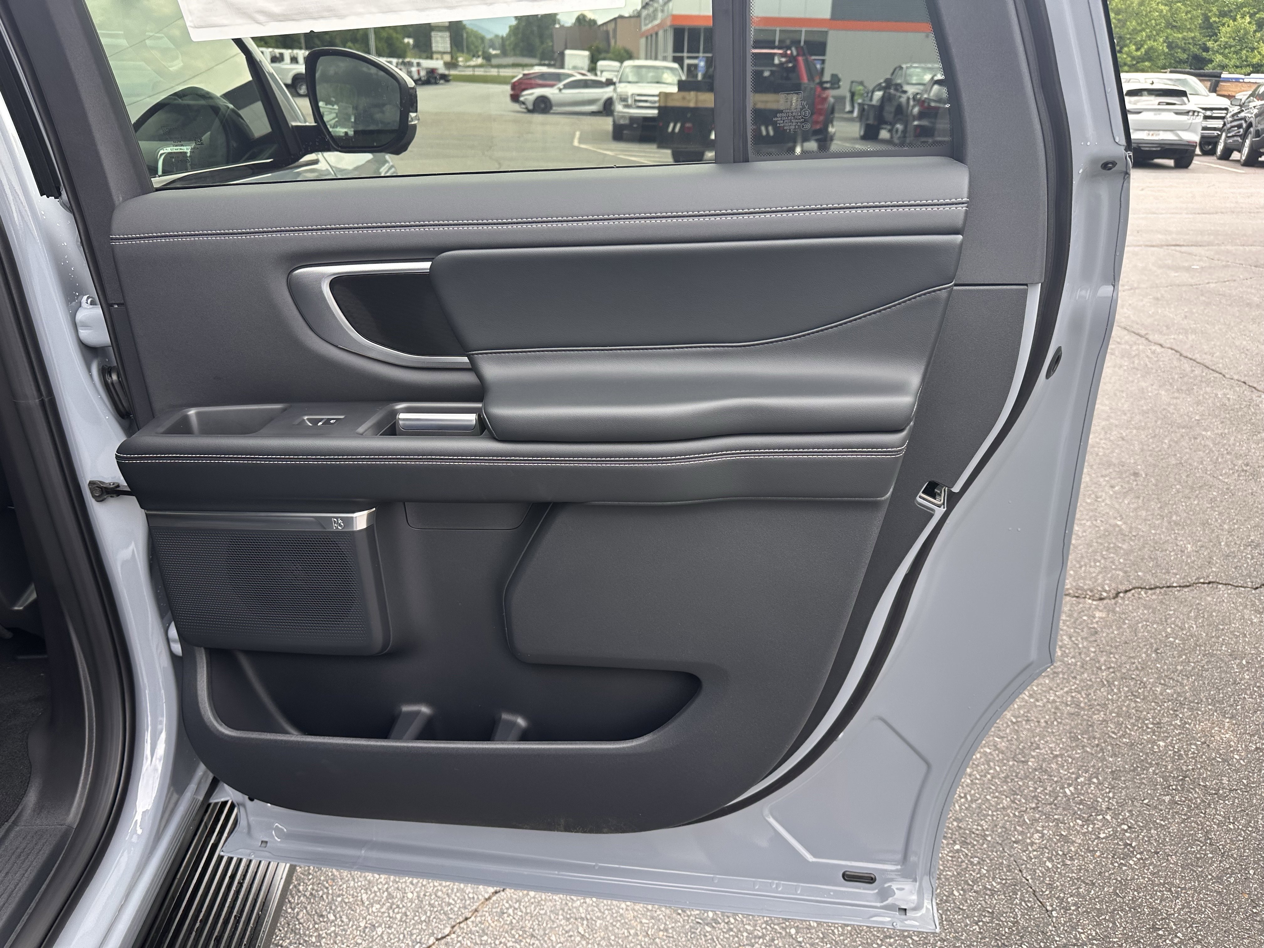 New 2026 Glacier Gray Metallic Tri-Coat Ford MAX Platinum® image 15