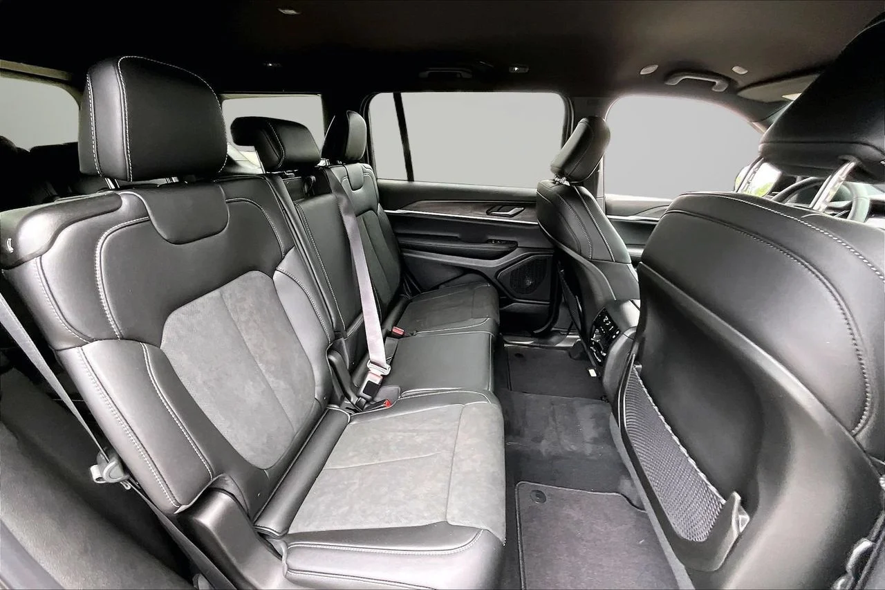 New 2026 Silver Zynith Exterior Paint Jeep Altitude image 19