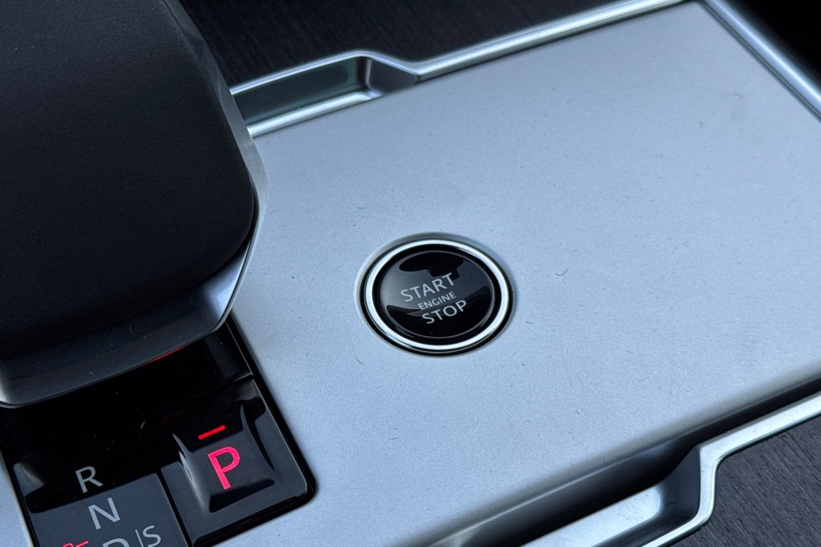 New 2026 Santorini Black Land Rover SE image 26