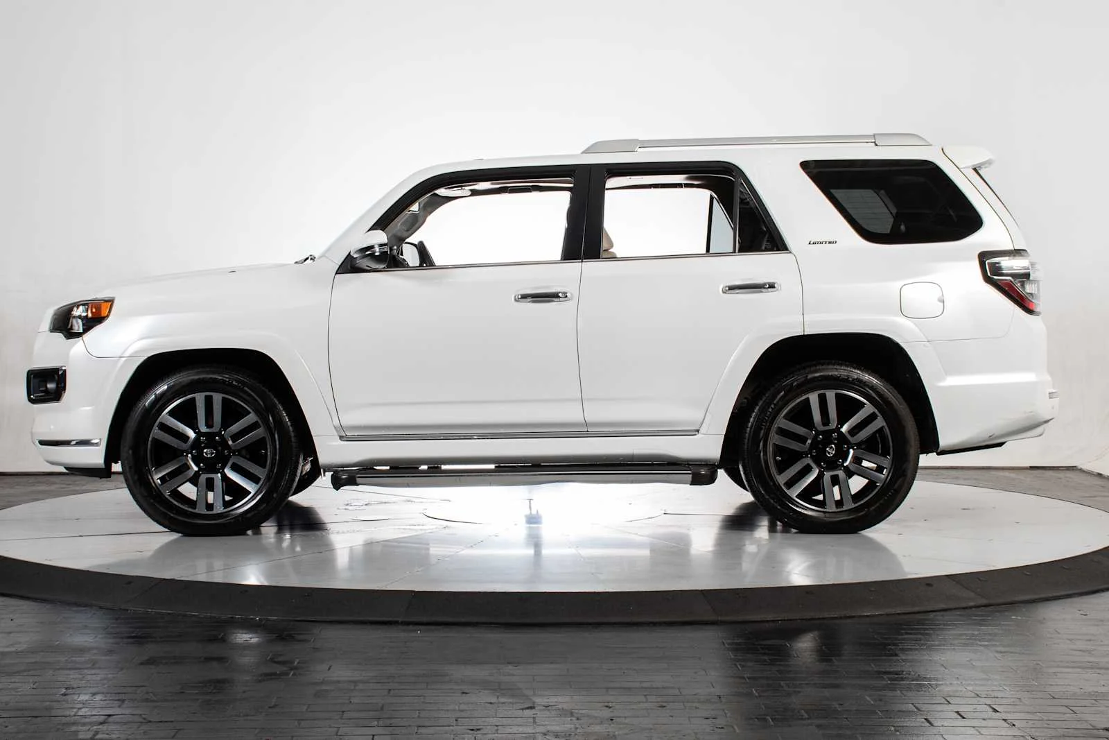 Used 2014 Blizzard Pearl Toyota Limited image 2