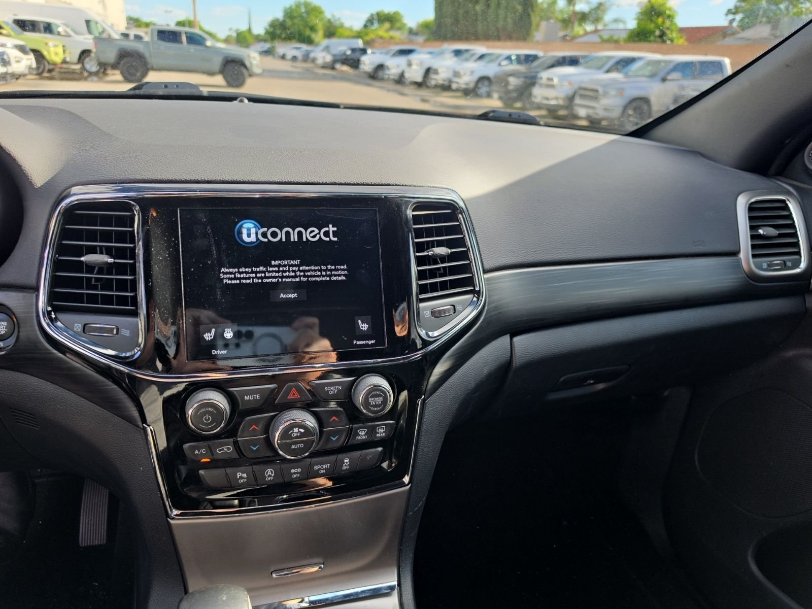 2020 Jeep Grand Cherokee Altitude photo 3