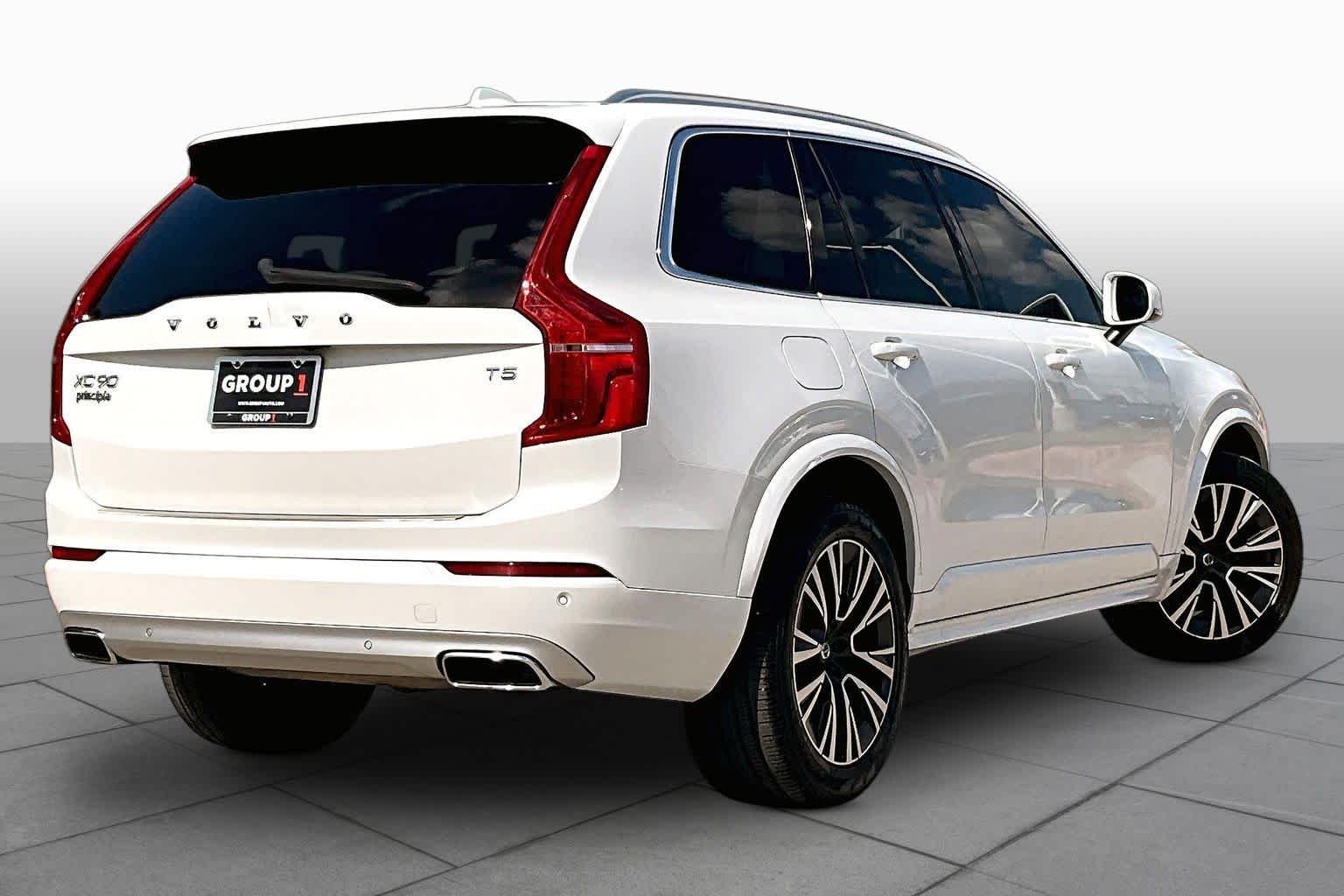 Used 2021 Crystal White Metallic Volvo Momentum image 13