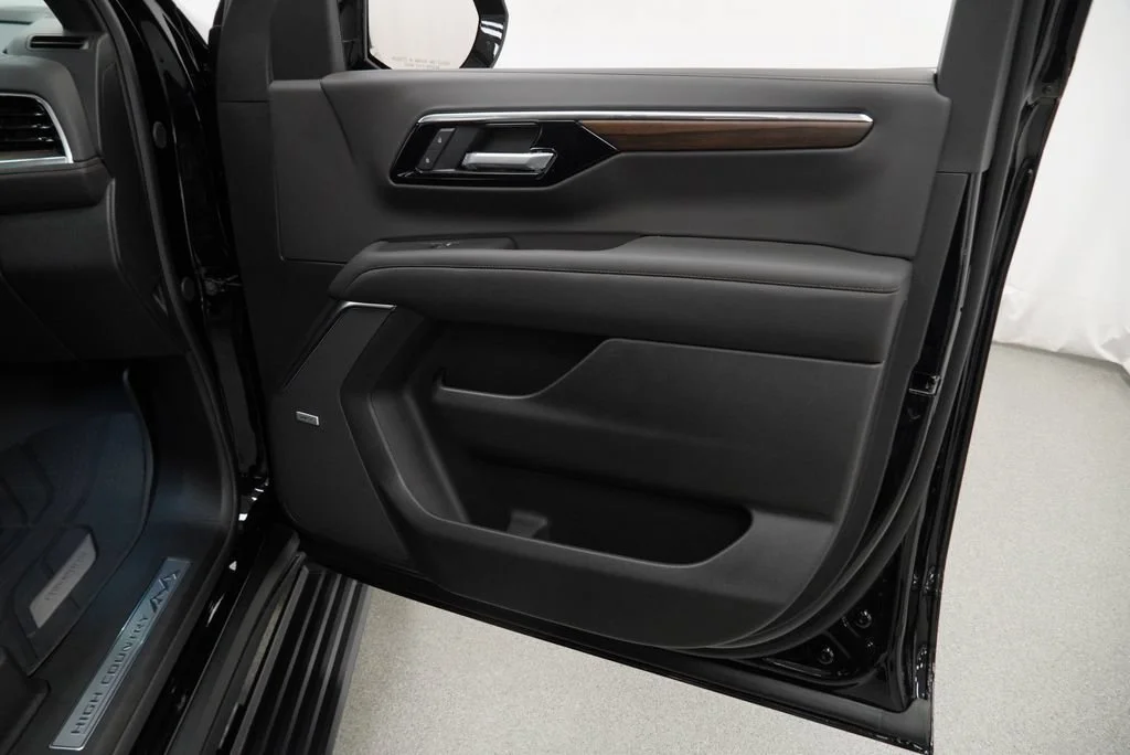 New 2026 Black Chevrolet High Country image 31