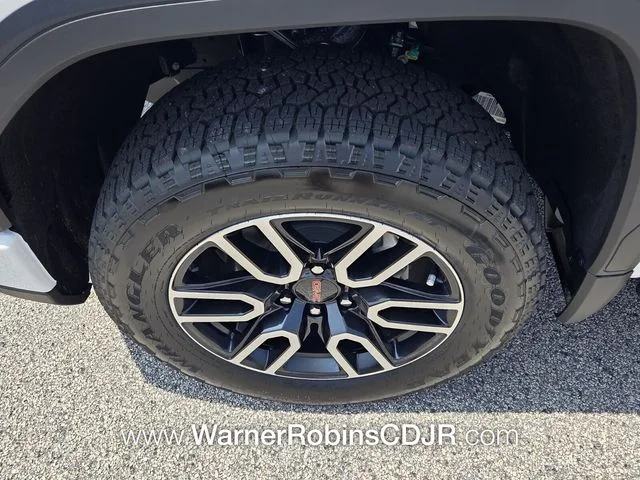 Used 2026 White GMC AT4 image 18