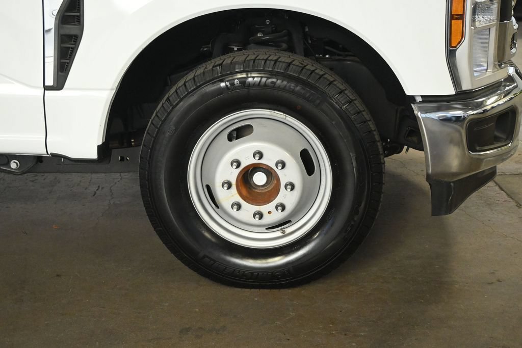 New 2026 Oxford White Ford XL image 27