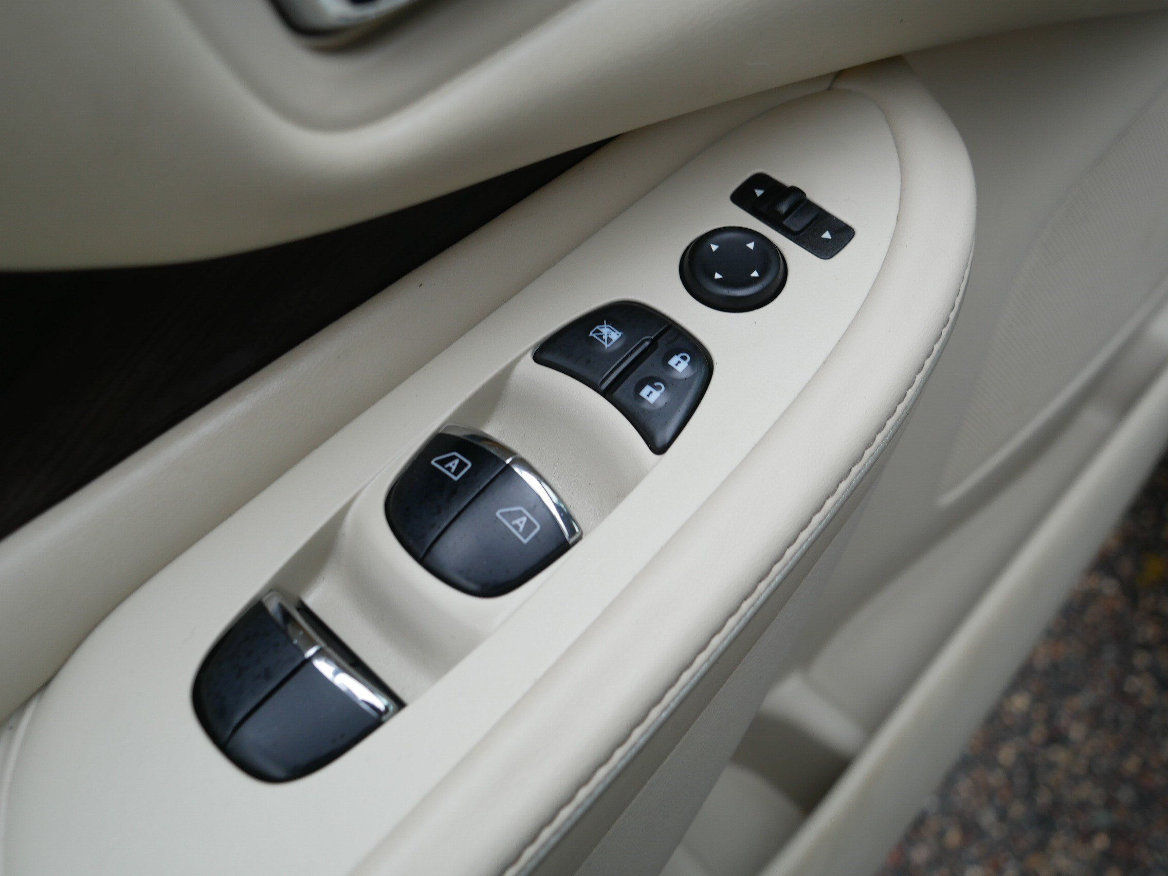 Certified Used 2019 Deep Blue Pearl Nissan Platinum image 19