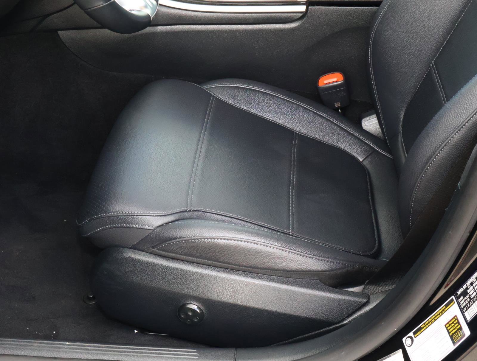 Used 2025 Obsidian Black Metallic Mercedes-Benz C 300 image 13