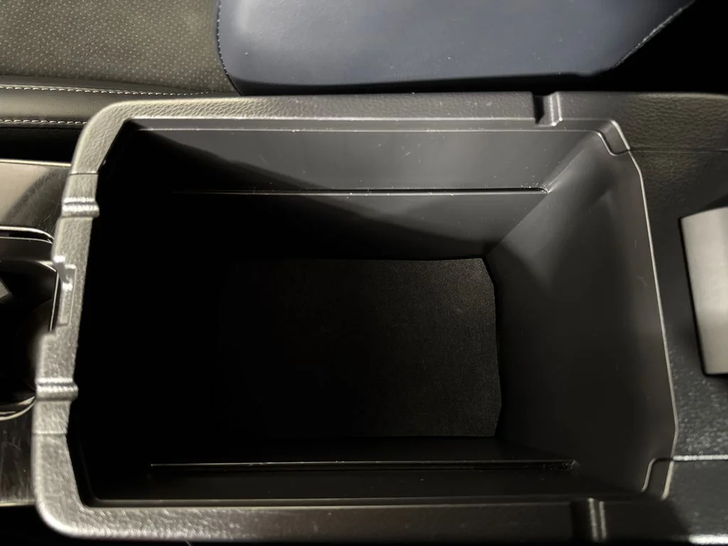 Used 2024 Silver Mitsubishi SE image 26