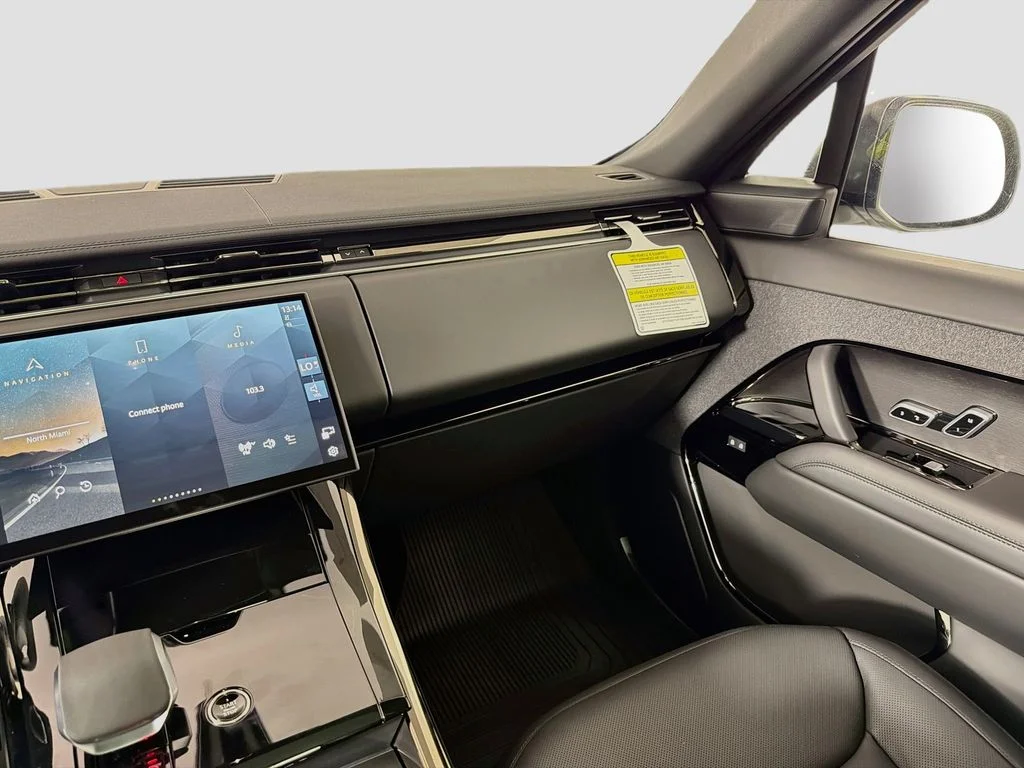 New 2027 Fuji White Land Rover Dynamic SE image 25