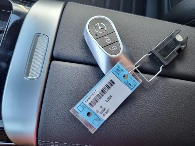 Used 2026 Gray Mercedes-Benz GLC 300 image 32