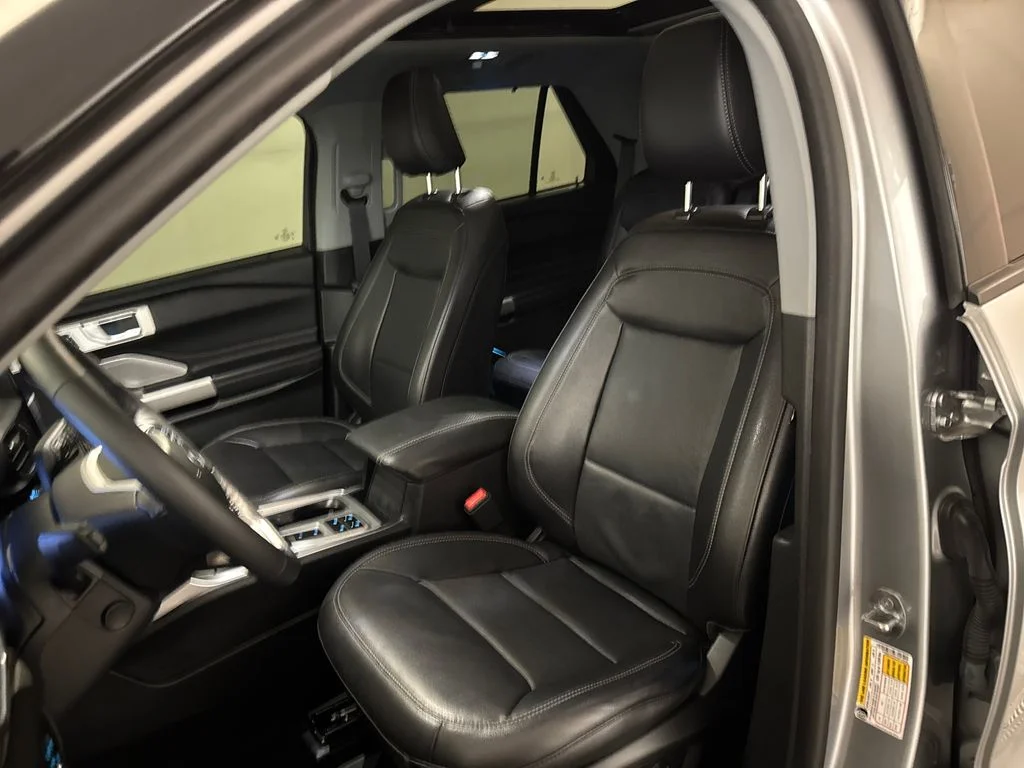 Used 2023 Silver Ford Limited image 13
