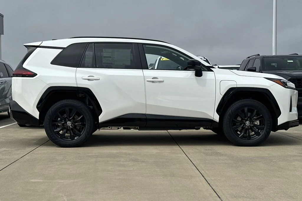 New 2026 Ice Cap Toyota  SE image 3