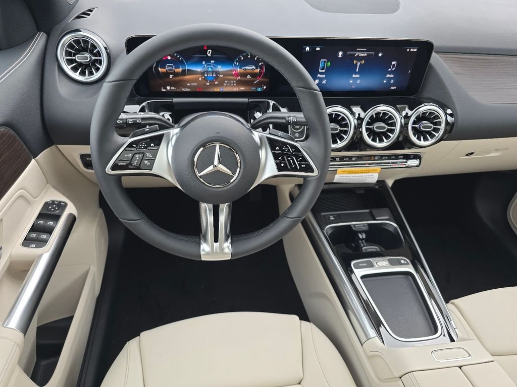 New 2026 Polar White Mercedes-Benz GLA 250 image 31