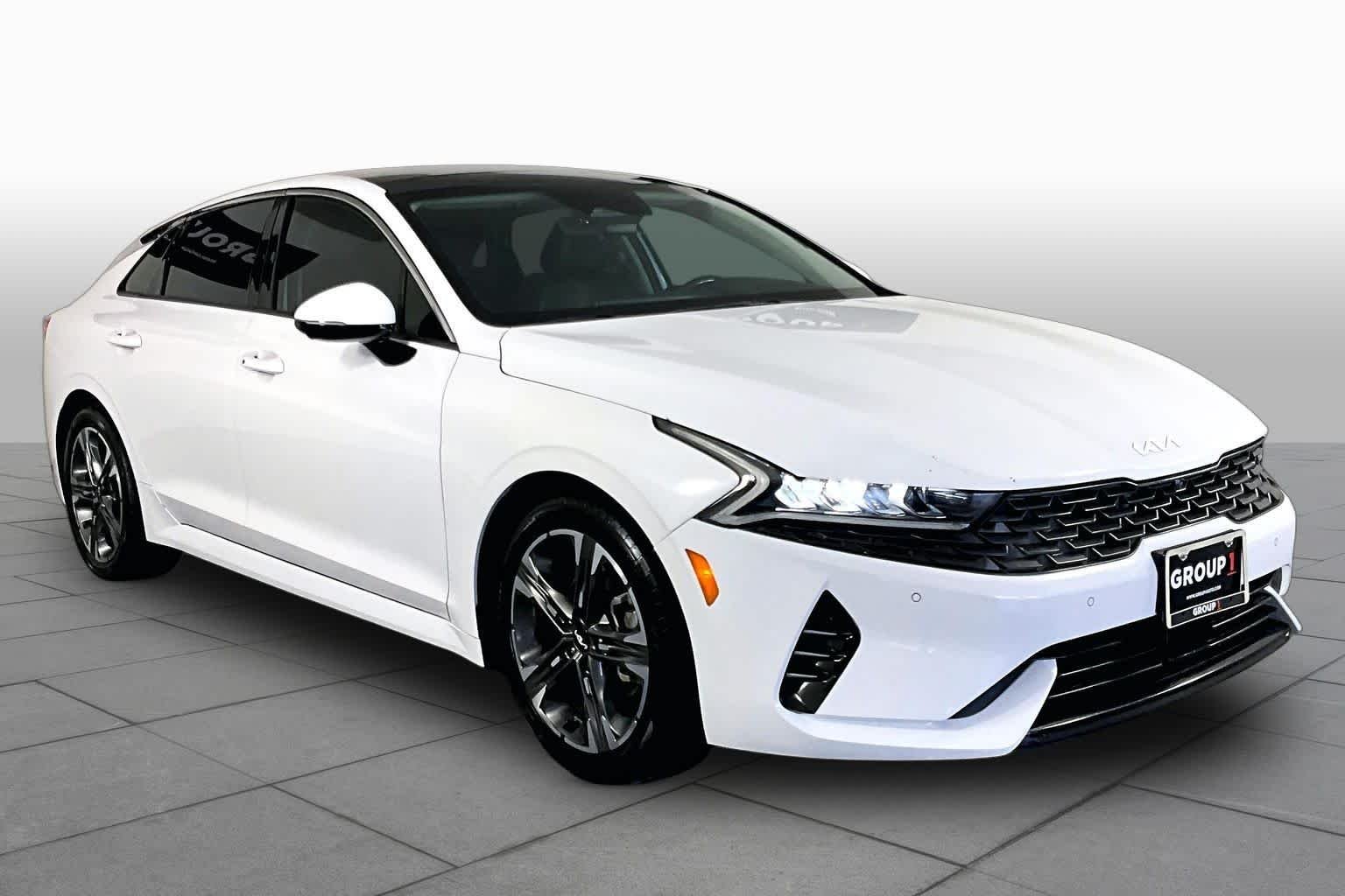 Used 2022 Glacial White Pearl Kia EX image 3