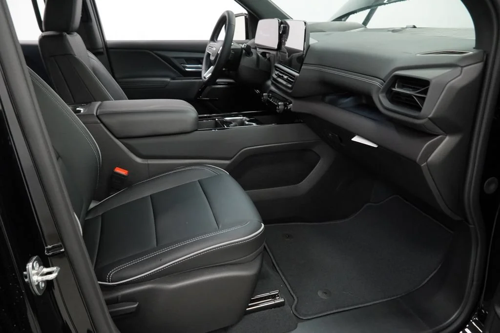 New 2026 Black Chevrolet LT - Extended Range image 27