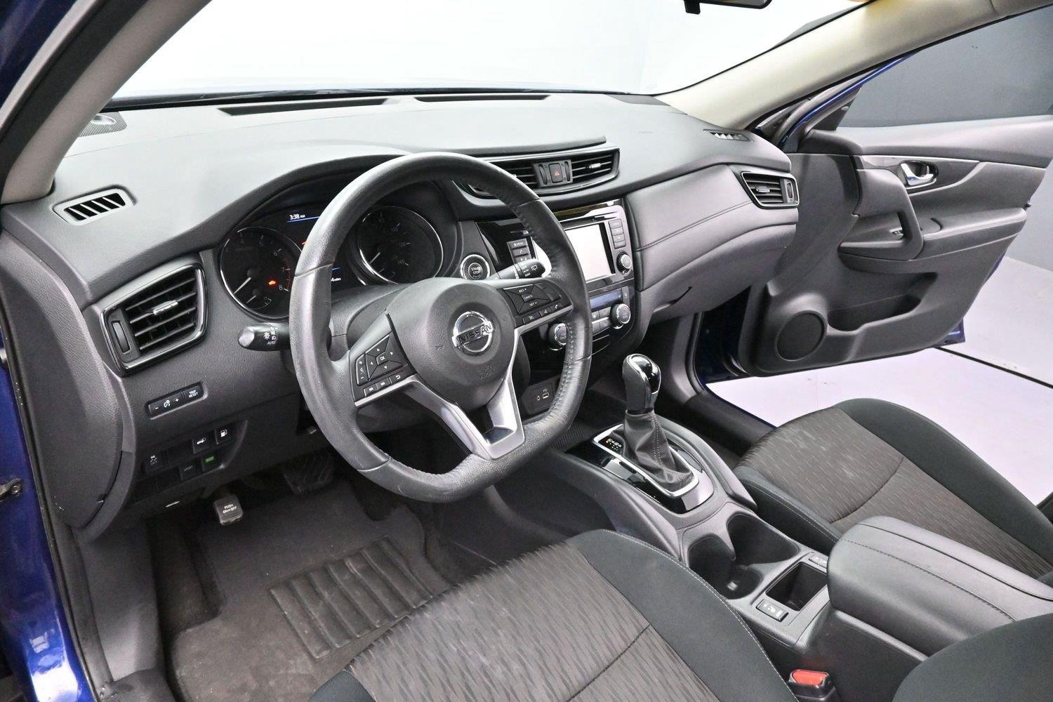 Used 2018 Caspian Blue Nissan SV image 17